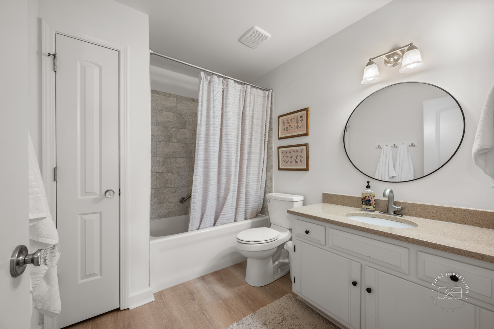 2512 Leach Drive Naperville IL 60564
