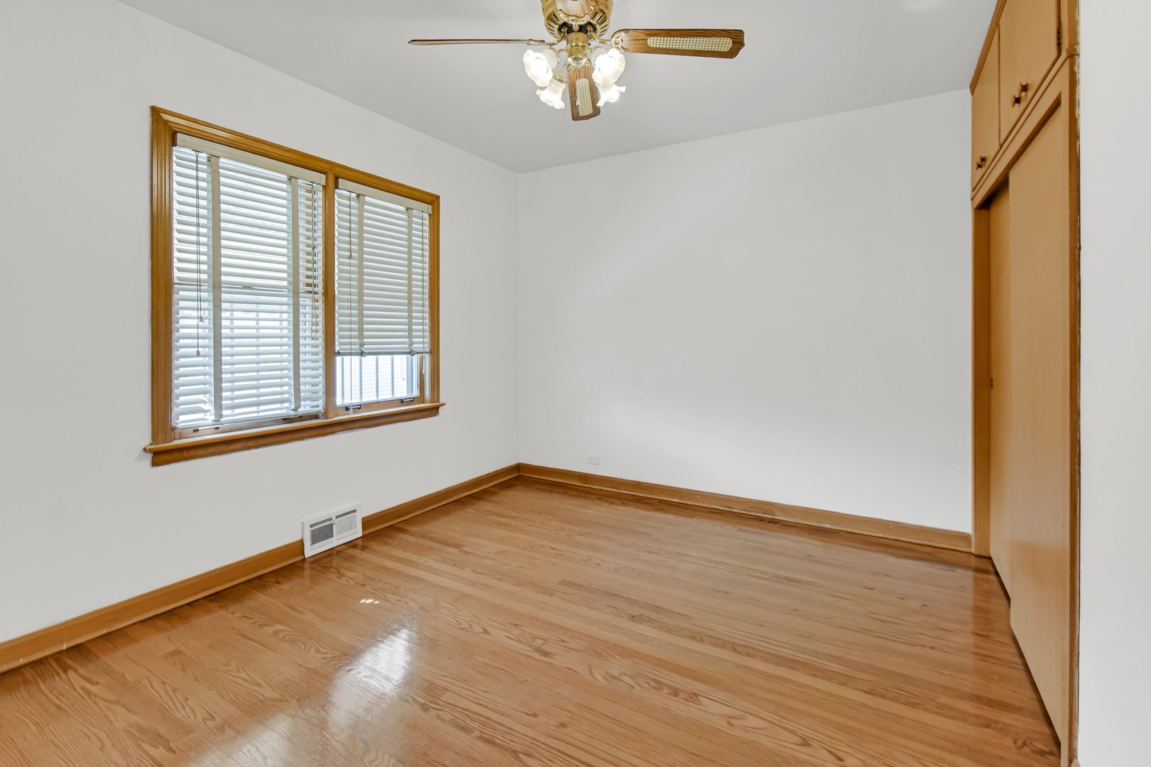 8242 South Damen Avenue Chicago IL 60620