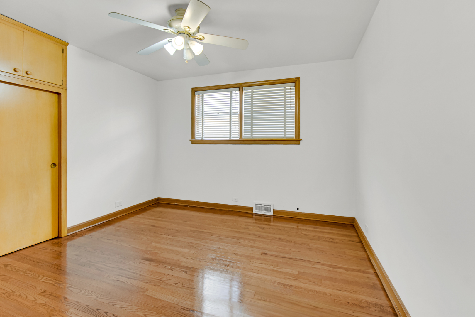 8242 South Damen Avenue Chicago IL 60620