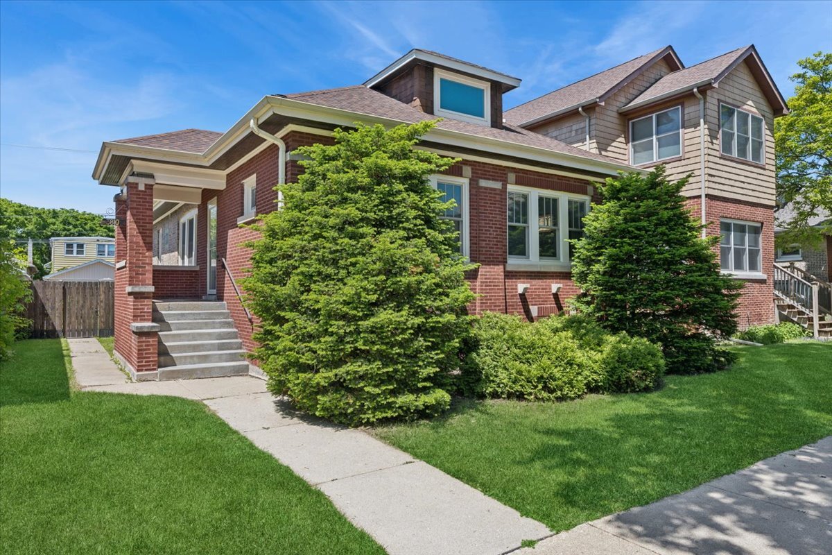 3810 North Mozart Street Chicago IL 60618