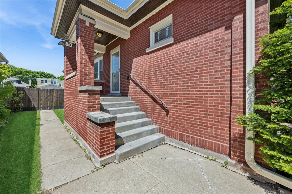 3810 North Mozart Street Chicago IL 60618