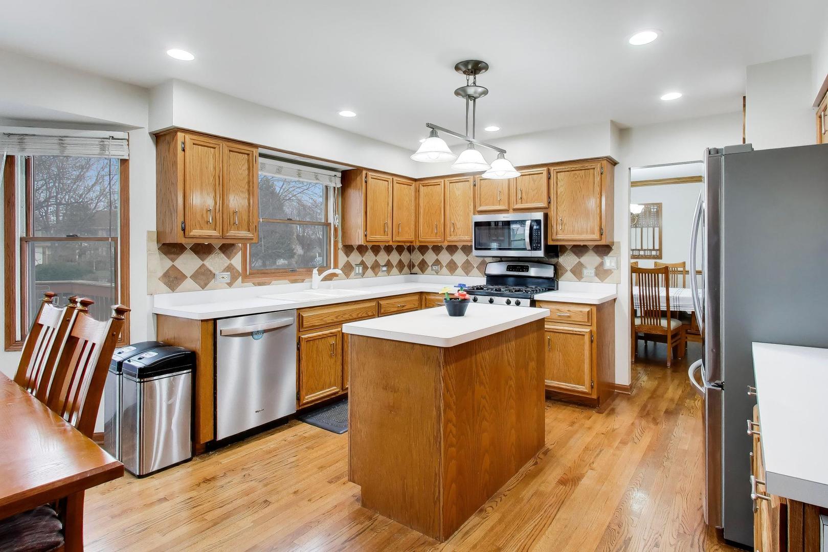 873 Hampton Drive Carol Stream IL 60188