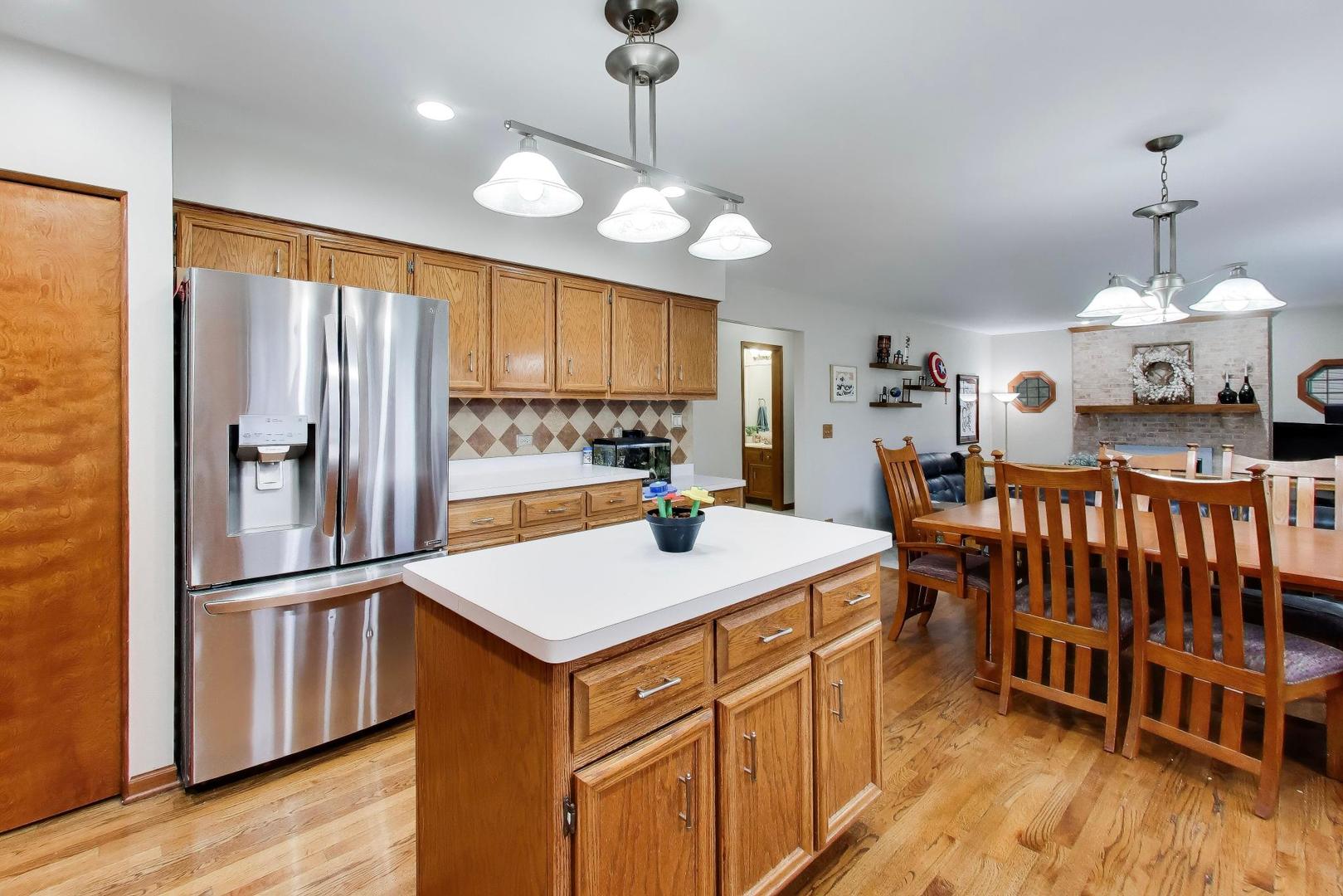 873 Hampton Drive Carol Stream IL 60188
