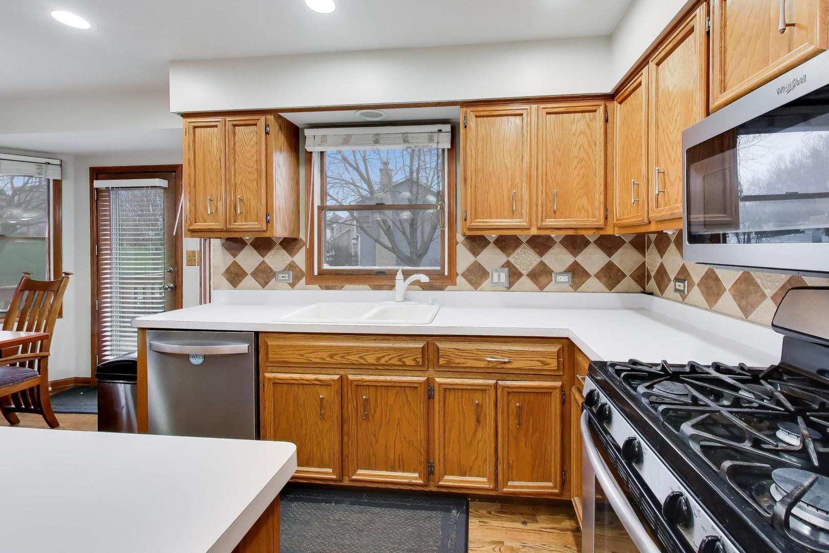 873 Hampton Drive Carol Stream IL 60188