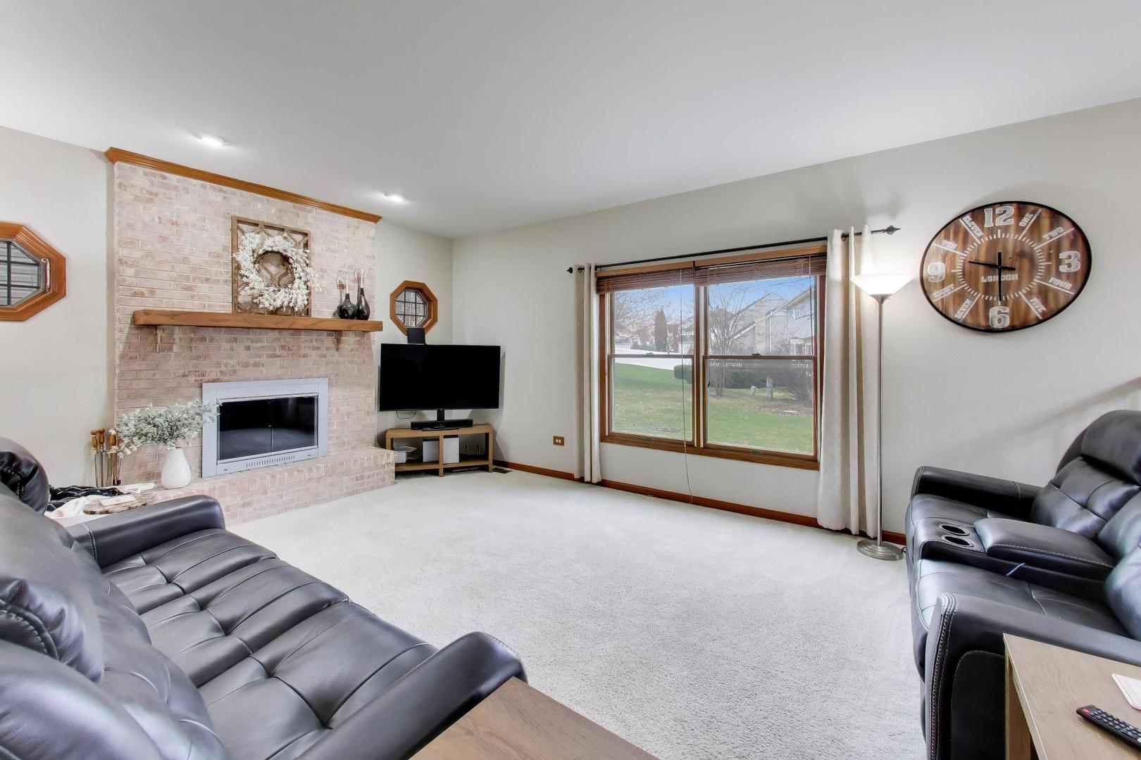 873 Hampton Drive Carol Stream IL 60188