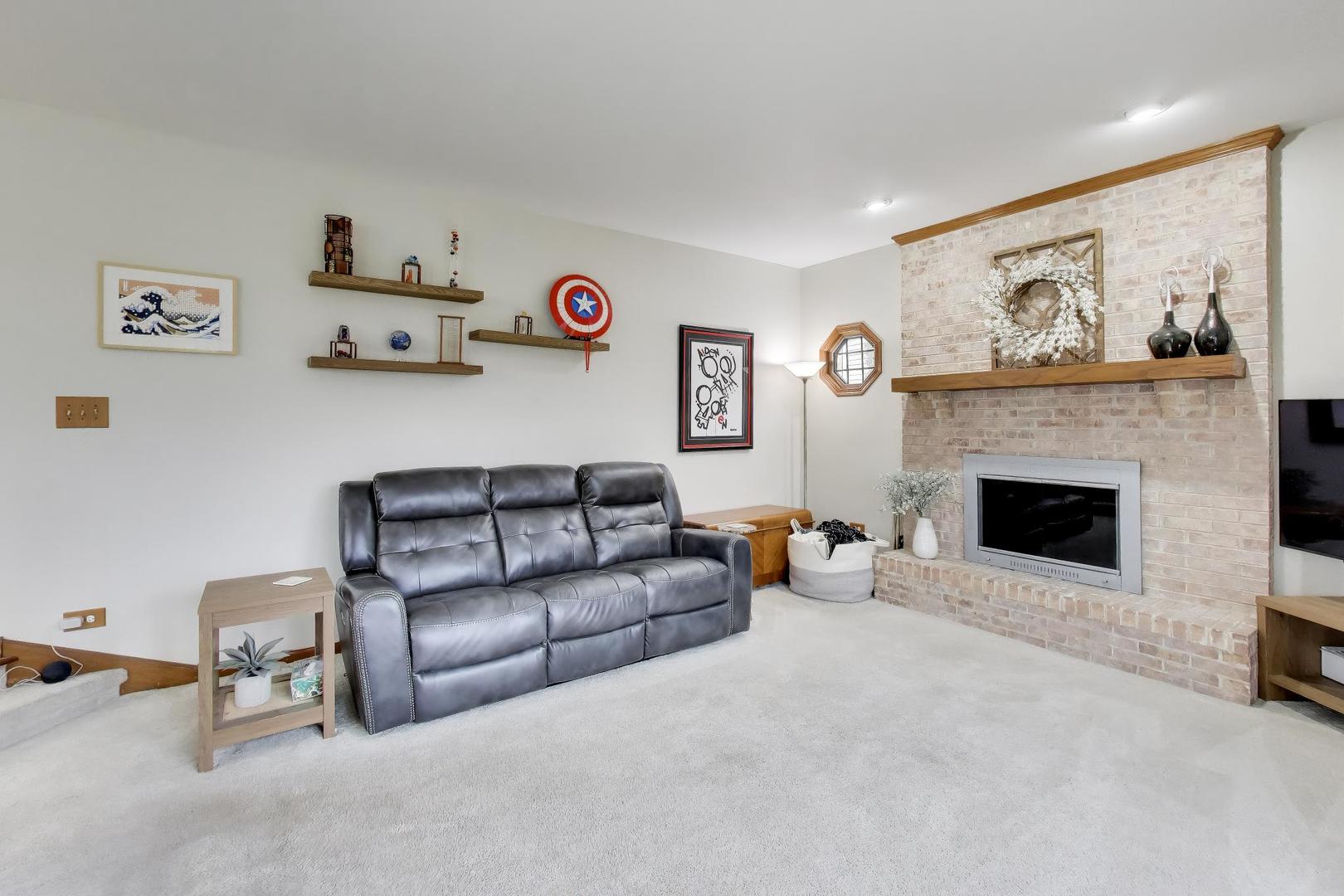 873 Hampton Drive Carol Stream IL 60188