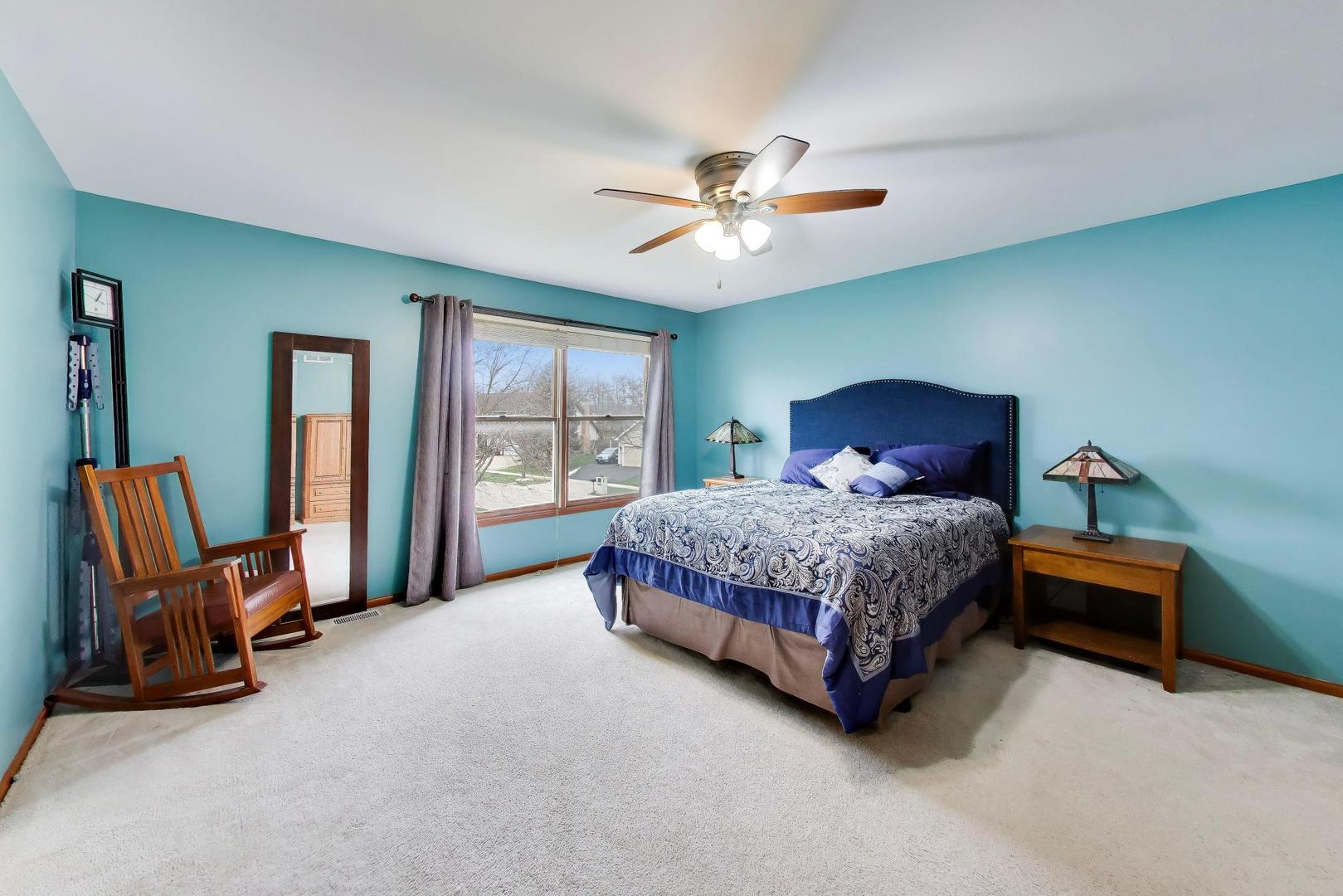 873 Hampton Drive Carol Stream IL 60188