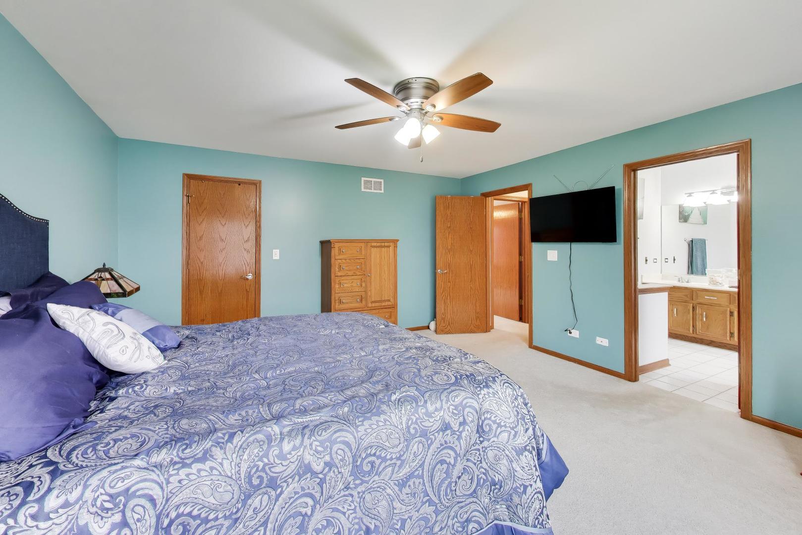 873 Hampton Drive Carol Stream IL 60188
