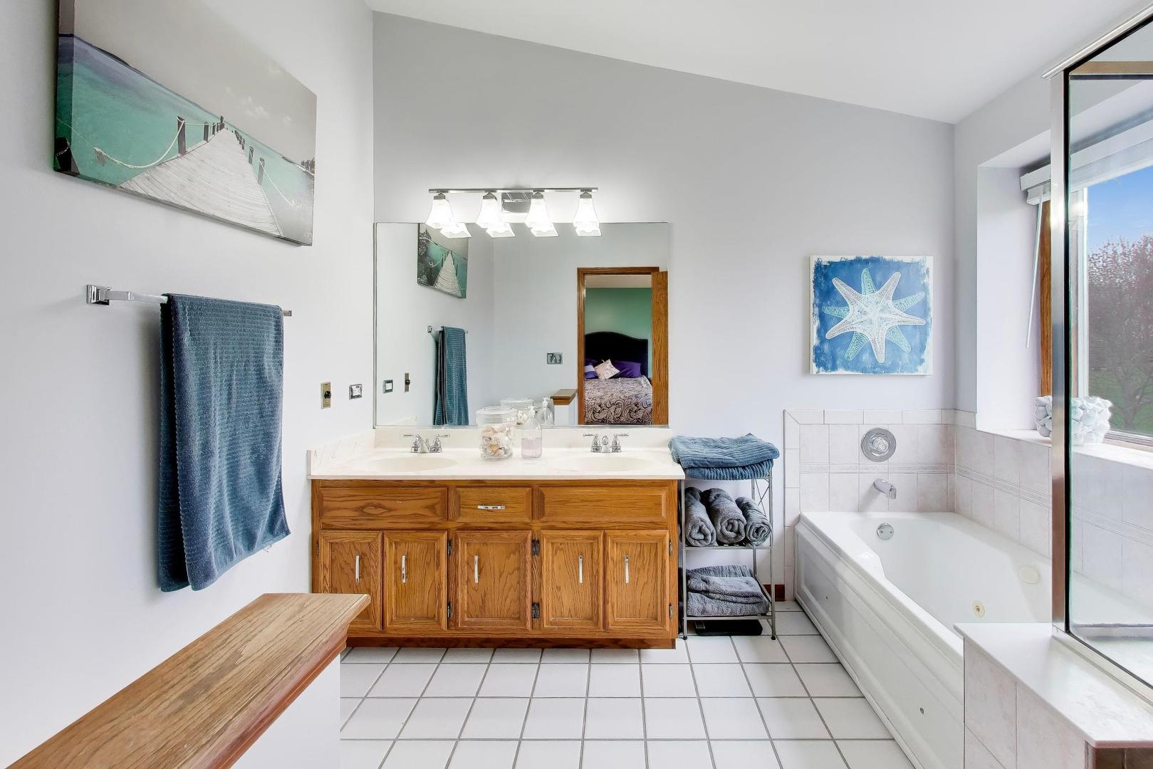 873 Hampton Drive Carol Stream IL 60188