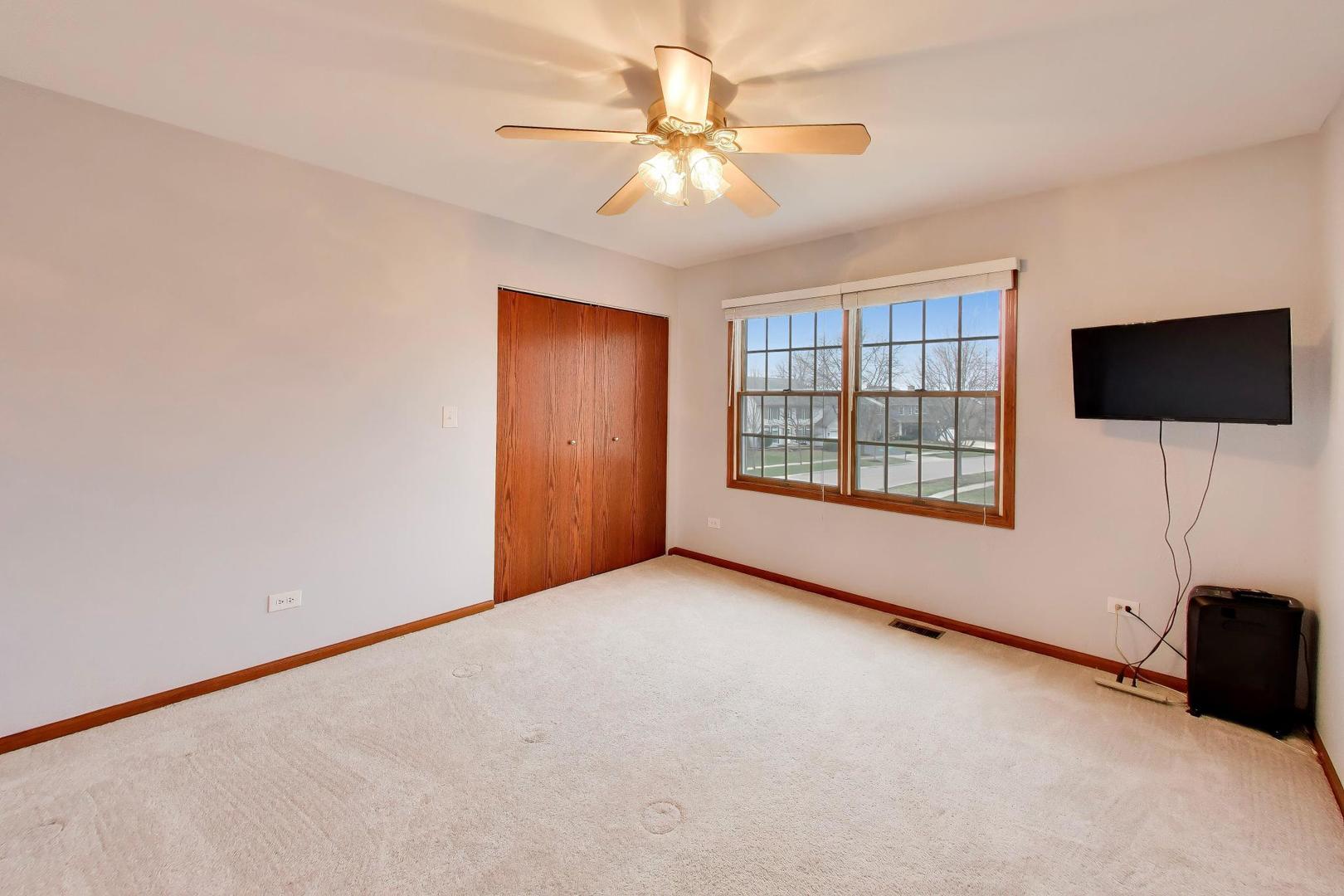 873 Hampton Drive Carol Stream IL 60188