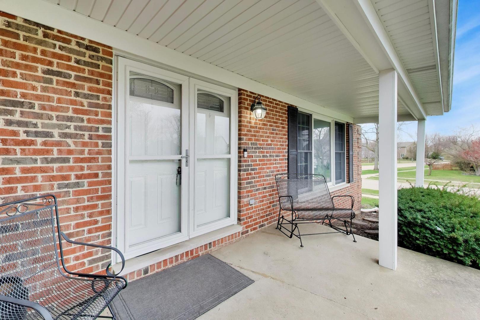 873 Hampton Drive Carol Stream IL 60188