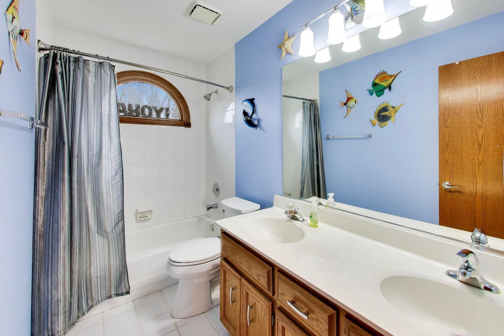 873 Hampton Drive Carol Stream IL 60188
