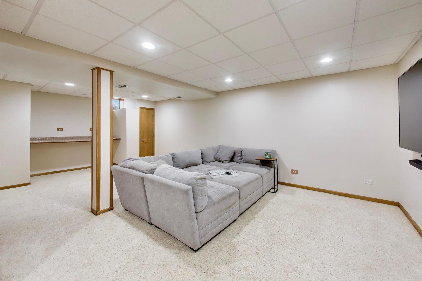 873 Hampton Drive Carol Stream IL 60188