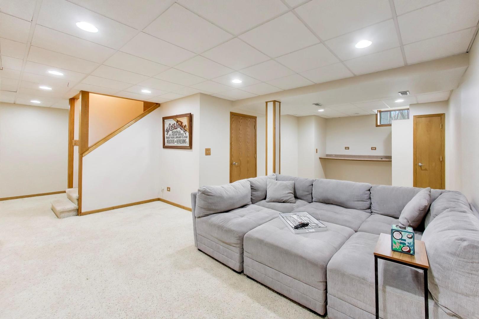 873 Hampton Drive Carol Stream IL 60188