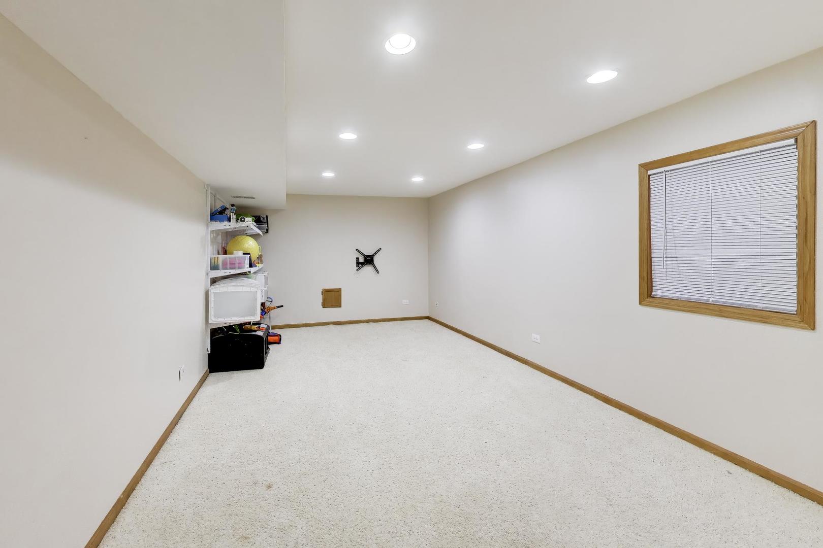 873 Hampton Drive Carol Stream IL 60188