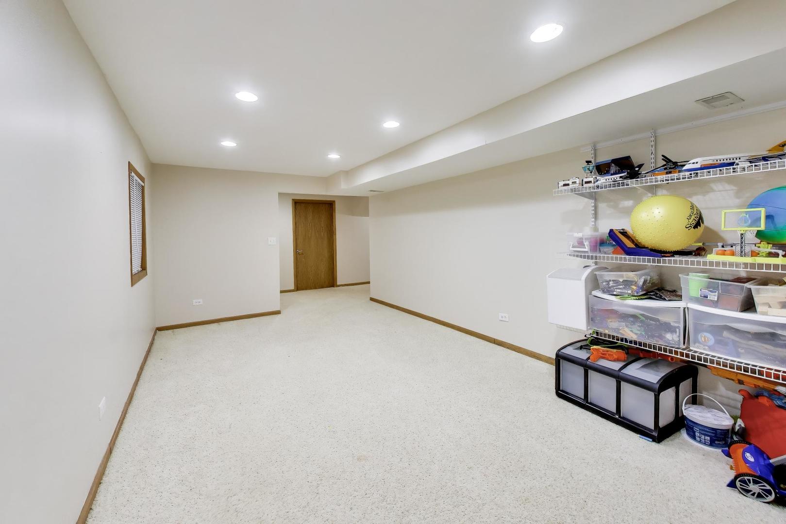 873 Hampton Drive Carol Stream IL 60188