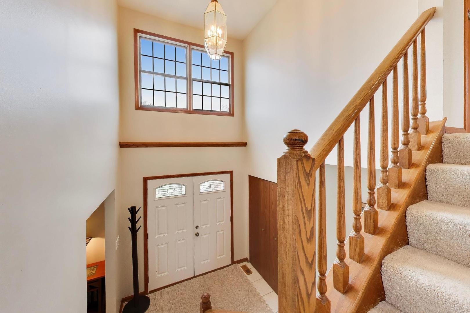 873 Hampton Drive Carol Stream IL 60188