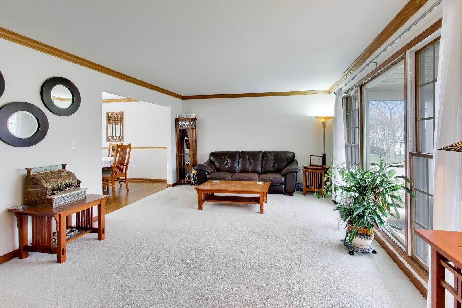 873 Hampton Drive Carol Stream IL 60188