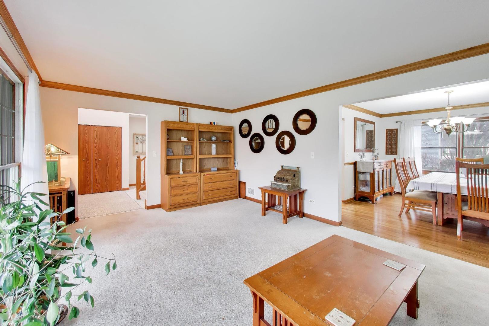 873 Hampton Drive Carol Stream IL 60188