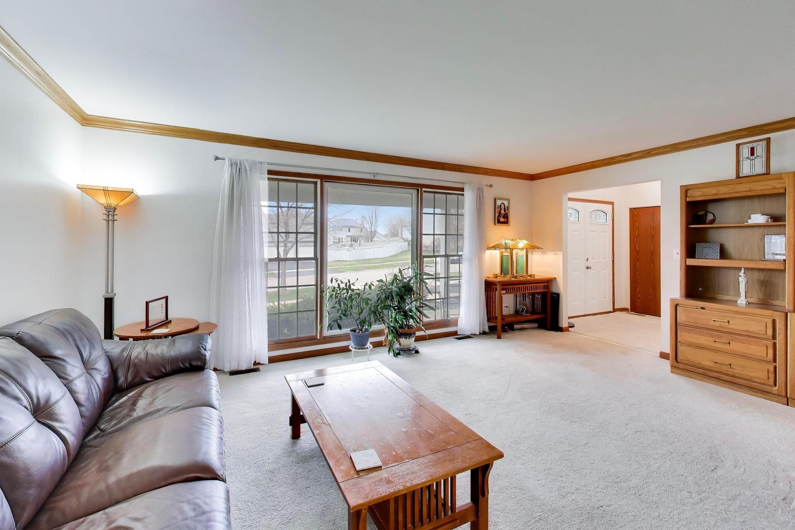 873 Hampton Drive Carol Stream IL 60188