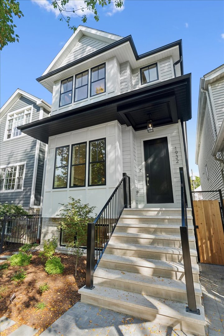 1932 West Wolfram Street Chicago IL 60657