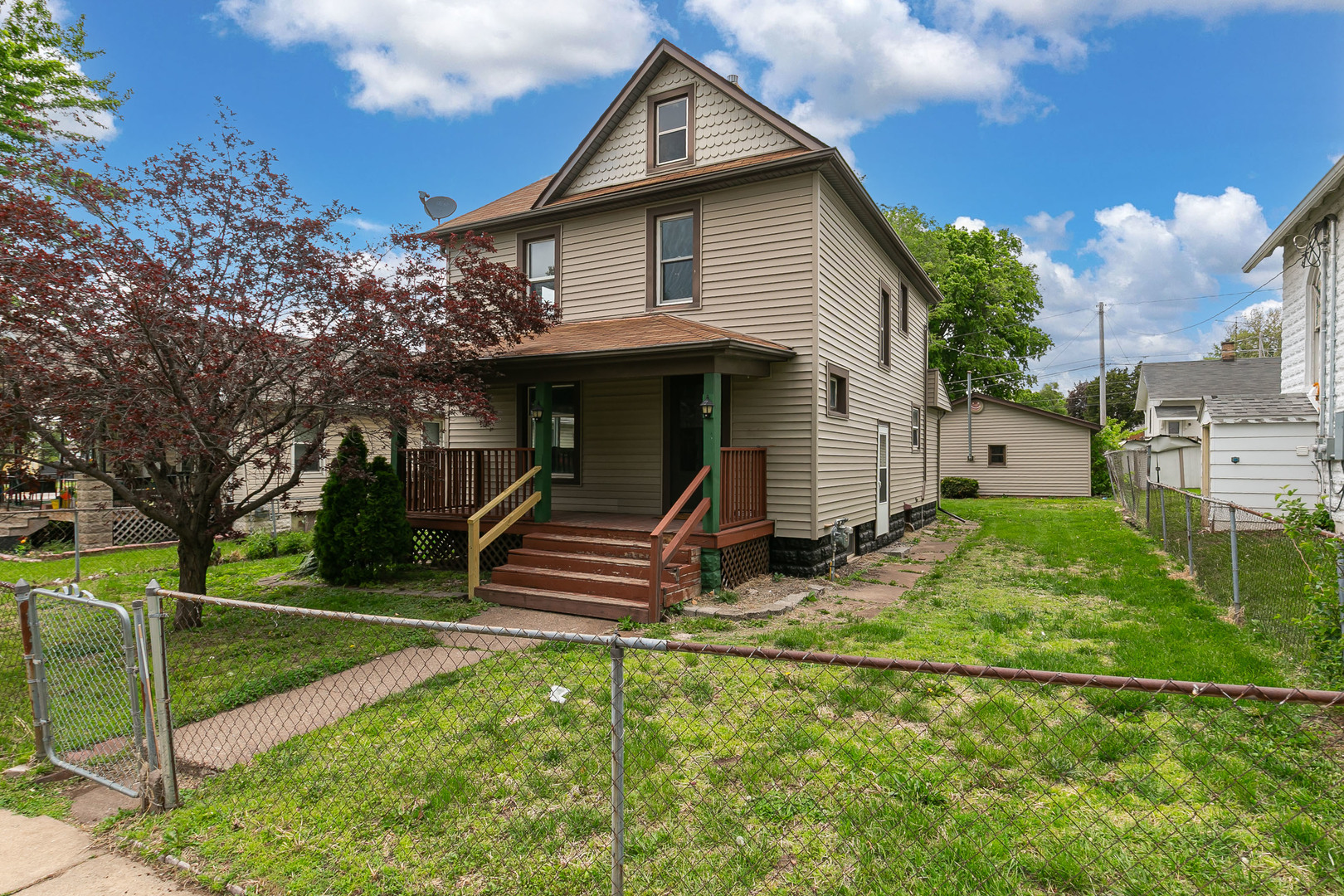 1915 3X Avenue East Moline IL 61244