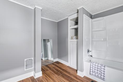 1915 3X Avenue East Moline IL 61244