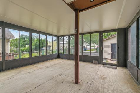 1915 3X Avenue East Moline IL 61244