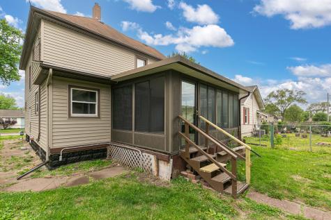 1915 3X Avenue East Moline IL 61244