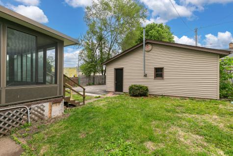 1915 3X Avenue East Moline IL 61244