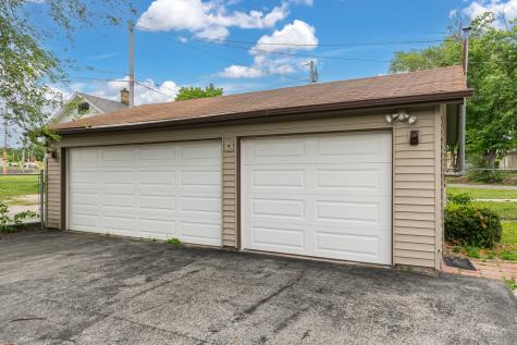 1915 3X Avenue East Moline IL 61244