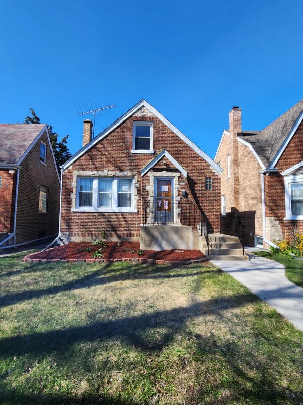 5054 West Newport Avenue Chicago IL 60641