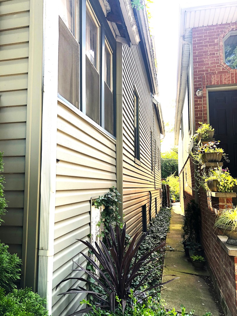 4134 North Kolmar Avenue Chicago IL 60641