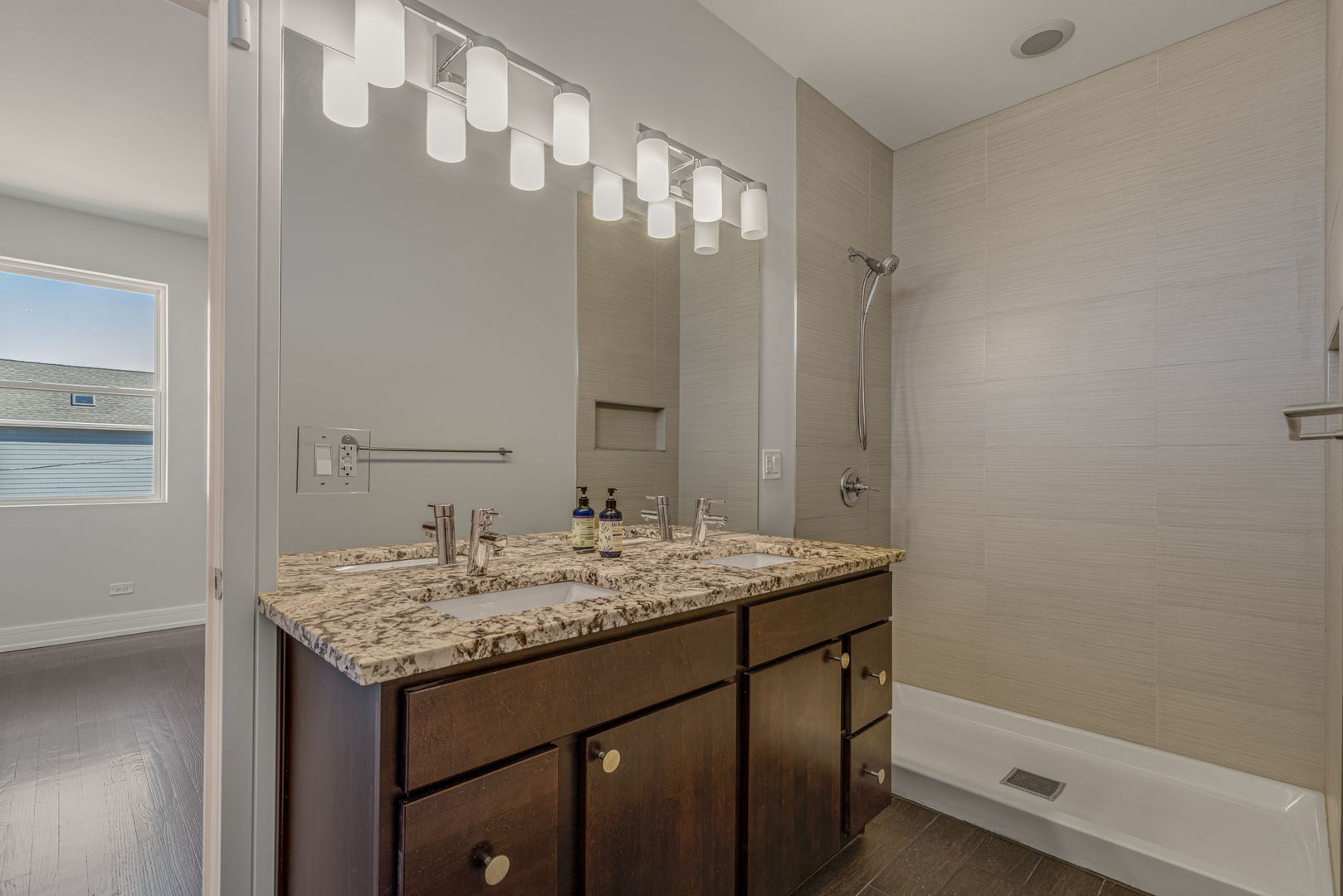 4406 West Wilson Avenue Chicago IL 60630