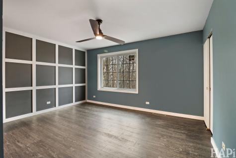 283 West Whispering Oaks Lane Round Lake IL 60073