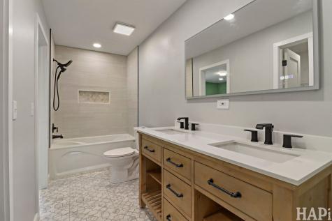 283 West Whispering Oaks Lane Round Lake IL 60073