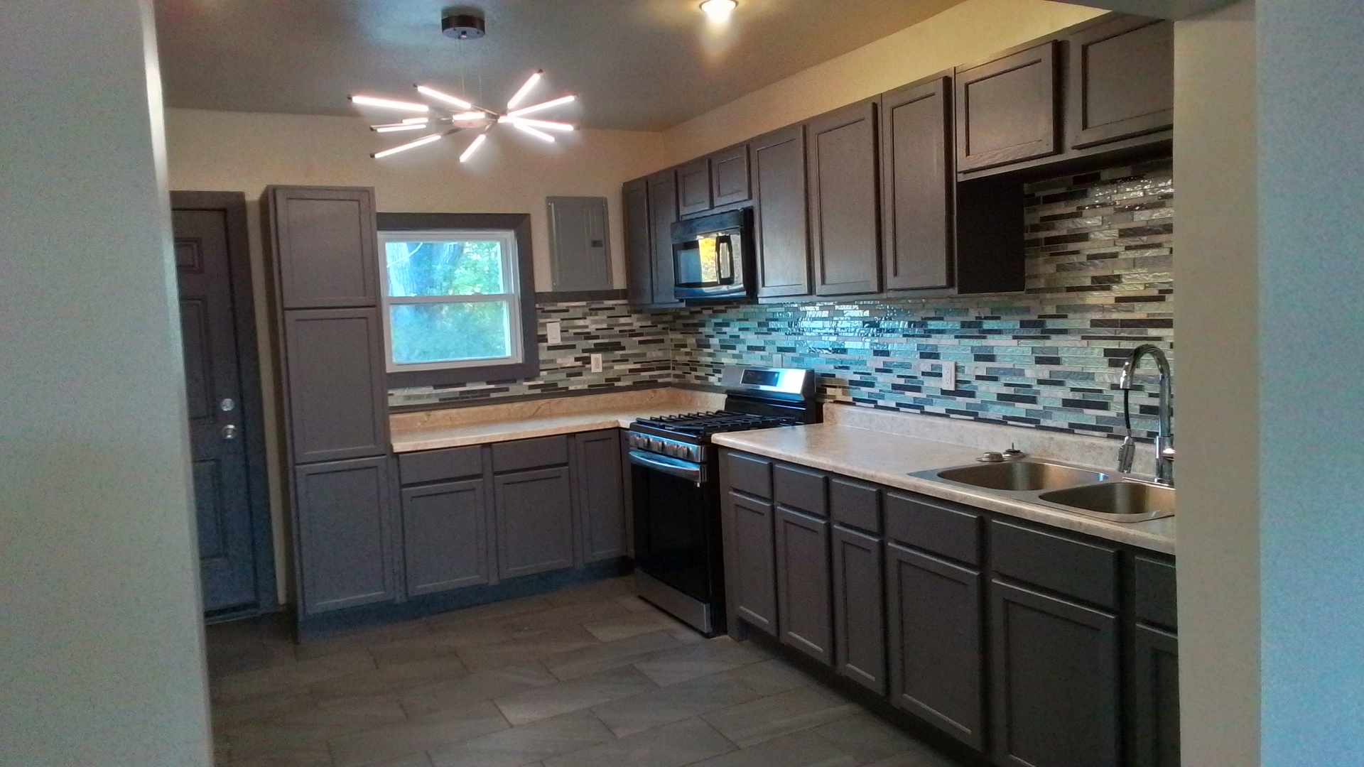 6827 South Green Street Chicago IL 60621