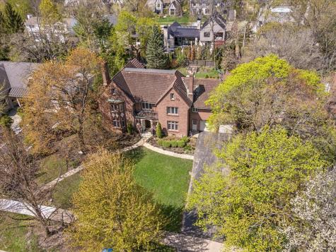1018 Eastwood Road Glencoe IL 60022