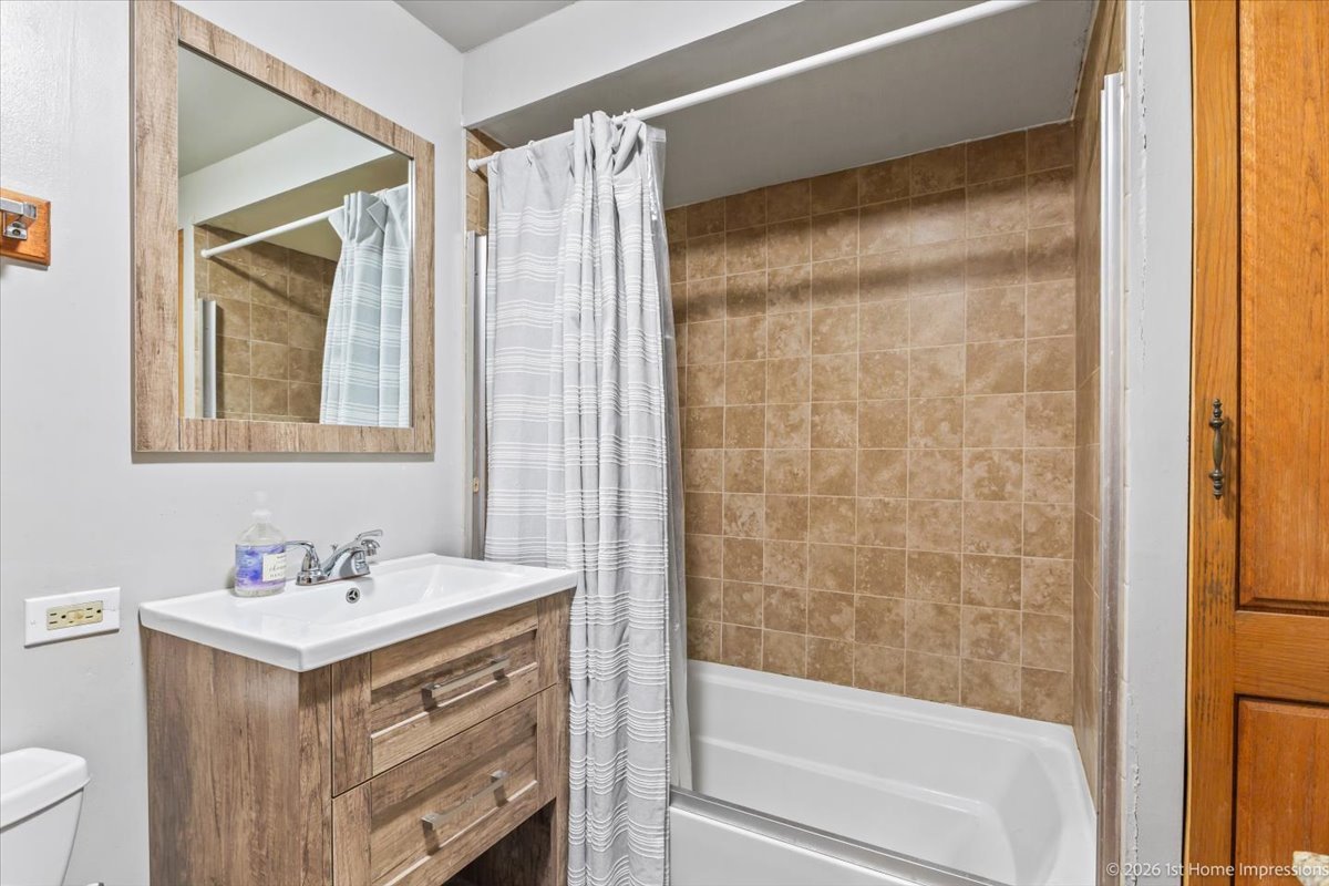 11122 South Saint Louis Avenue Chicago IL 60655