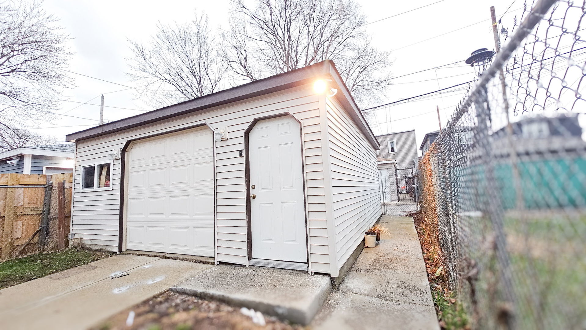 907 North Leamington Avenue Chicago IL 60651