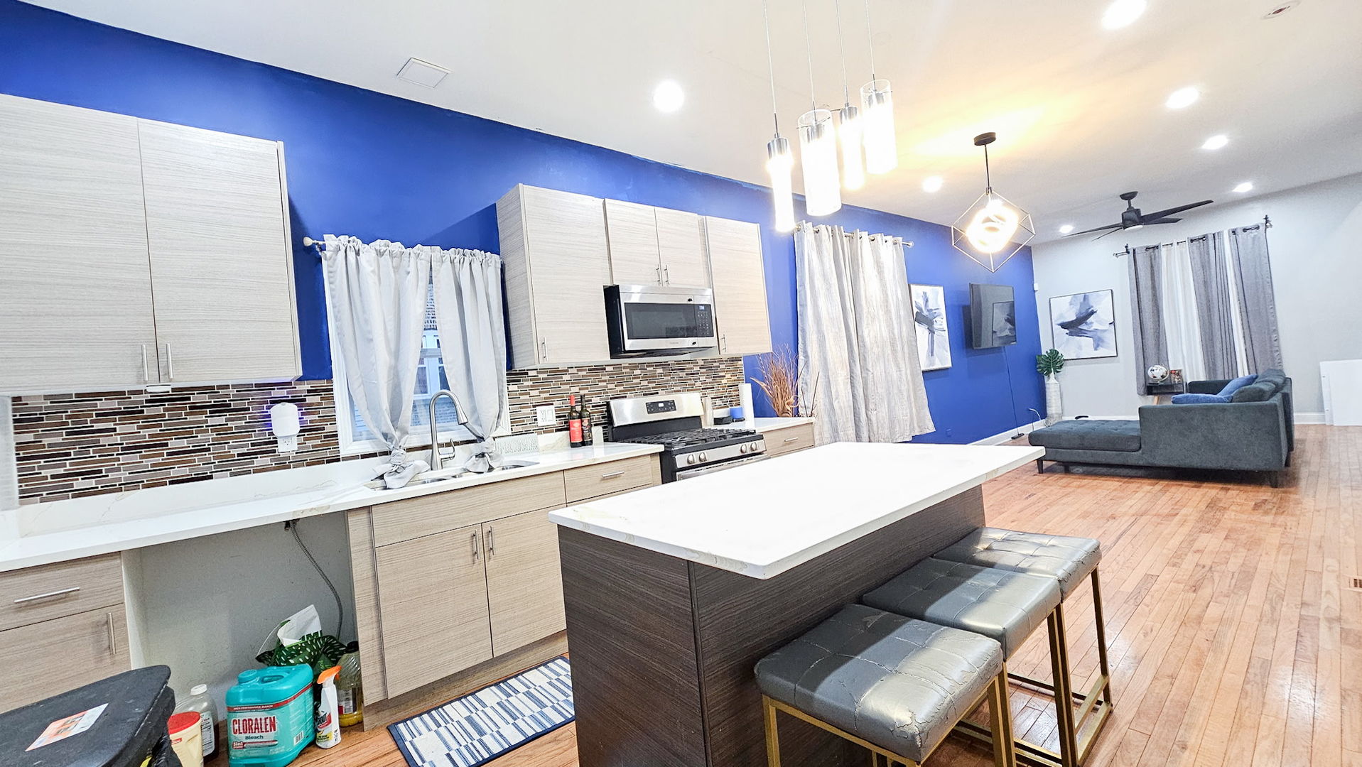 907 North Leamington Avenue Chicago IL 60651