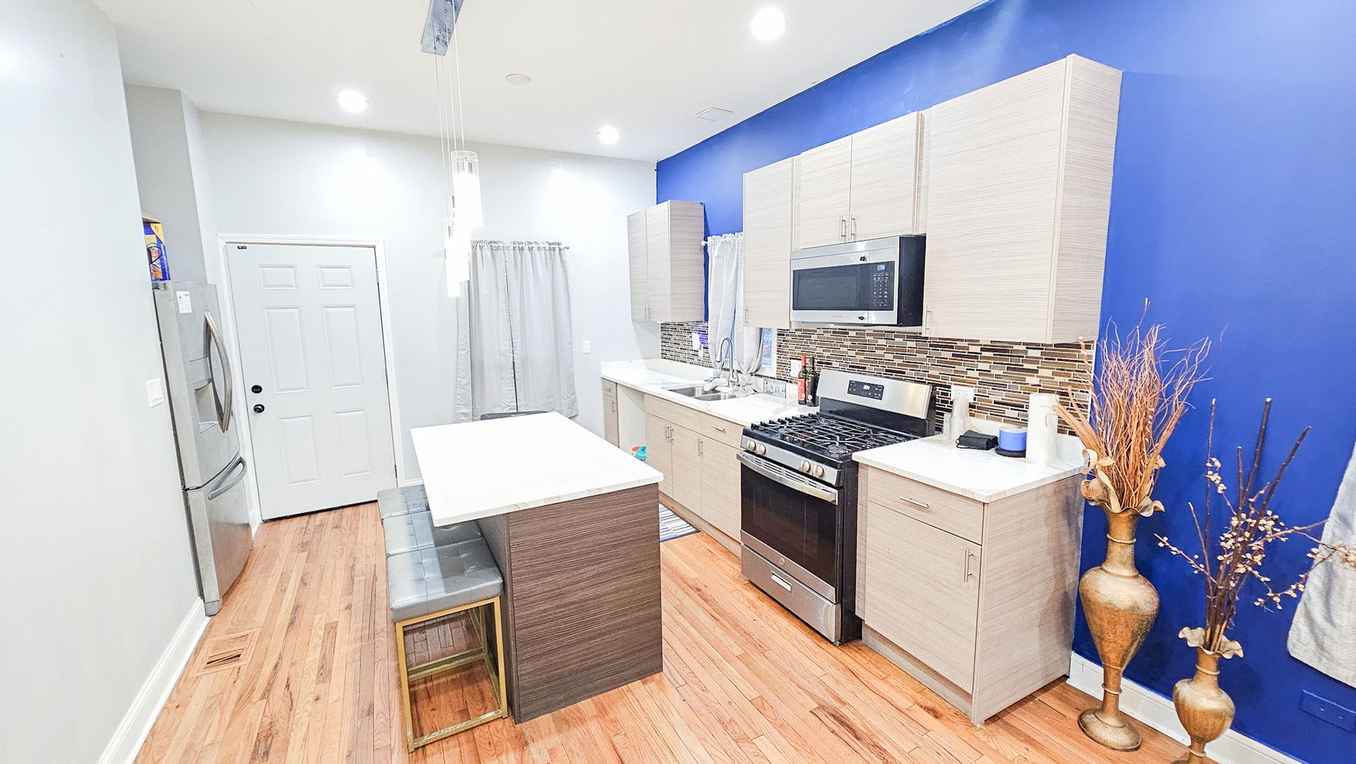 907 North Leamington Avenue Chicago IL 60651