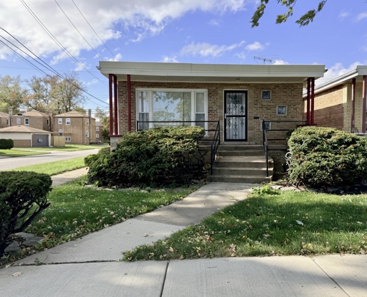 8958 South Oglesby Avenue Chicago IL 60617
