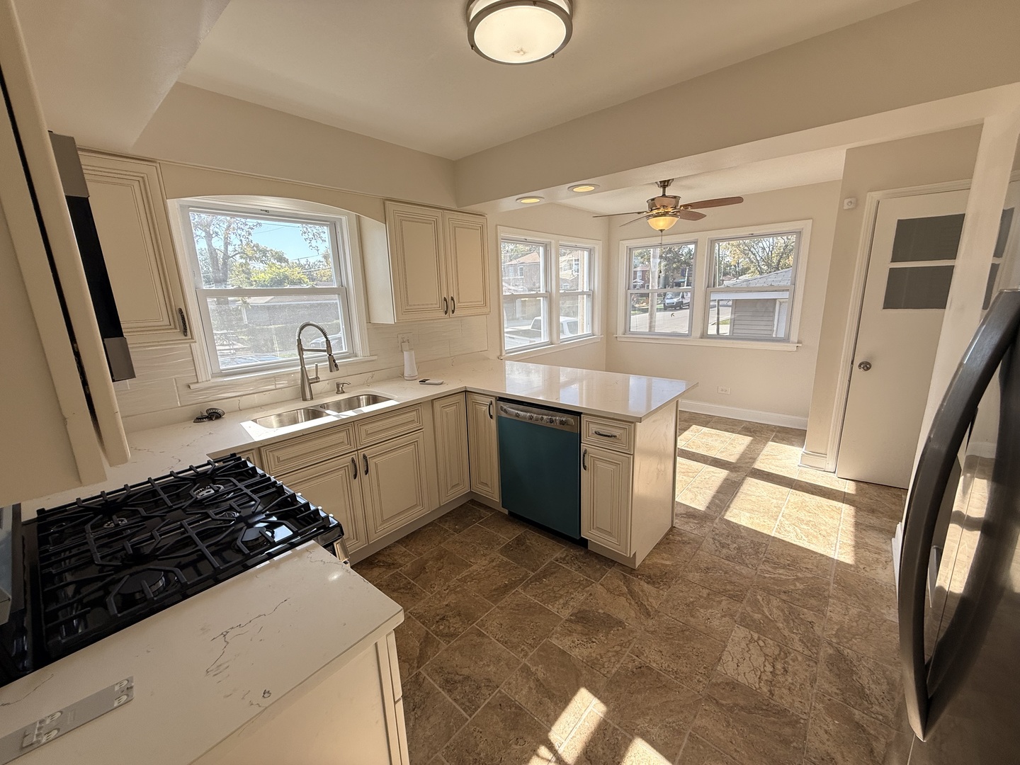 8958 South Oglesby Avenue Chicago IL 60617