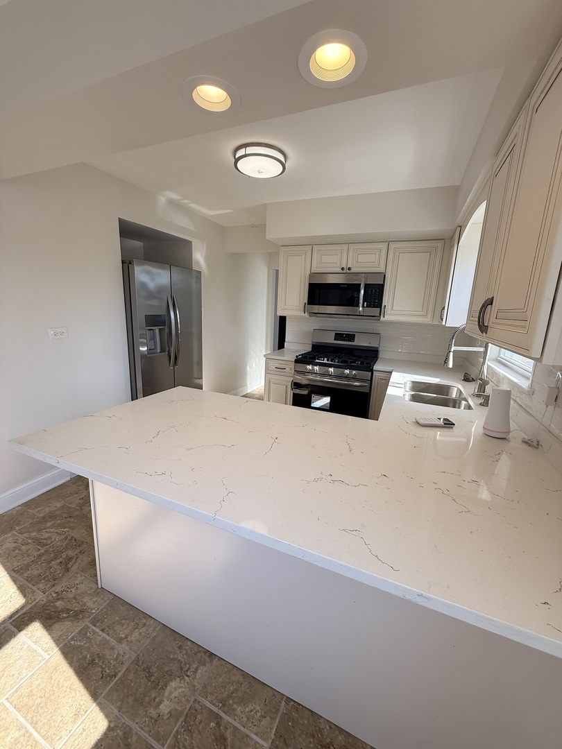 8958 South Oglesby Avenue Chicago IL 60617