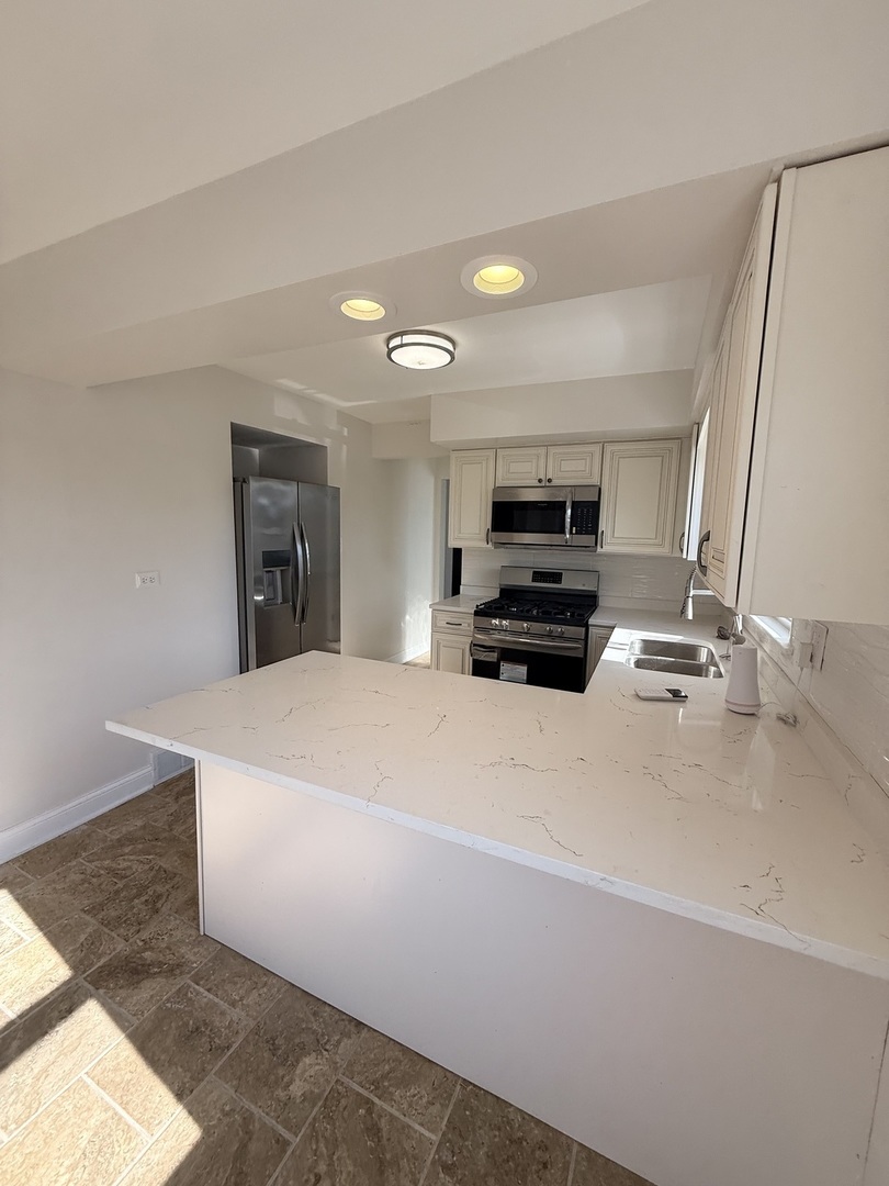 8958 South Oglesby Avenue Chicago IL 60617