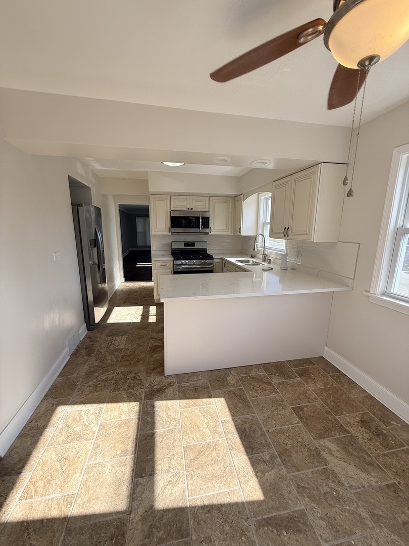 8958 South Oglesby Avenue Chicago IL 60617