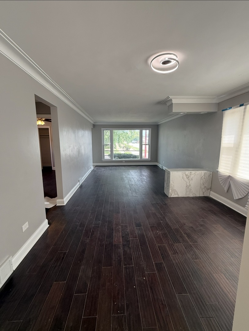 8958 South Oglesby Avenue Chicago IL 60617