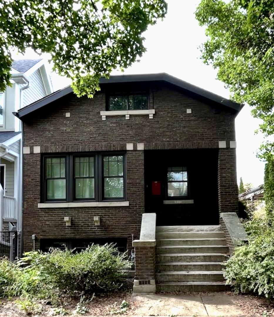 2910 North Seeley Avenue Chicago IL 60618