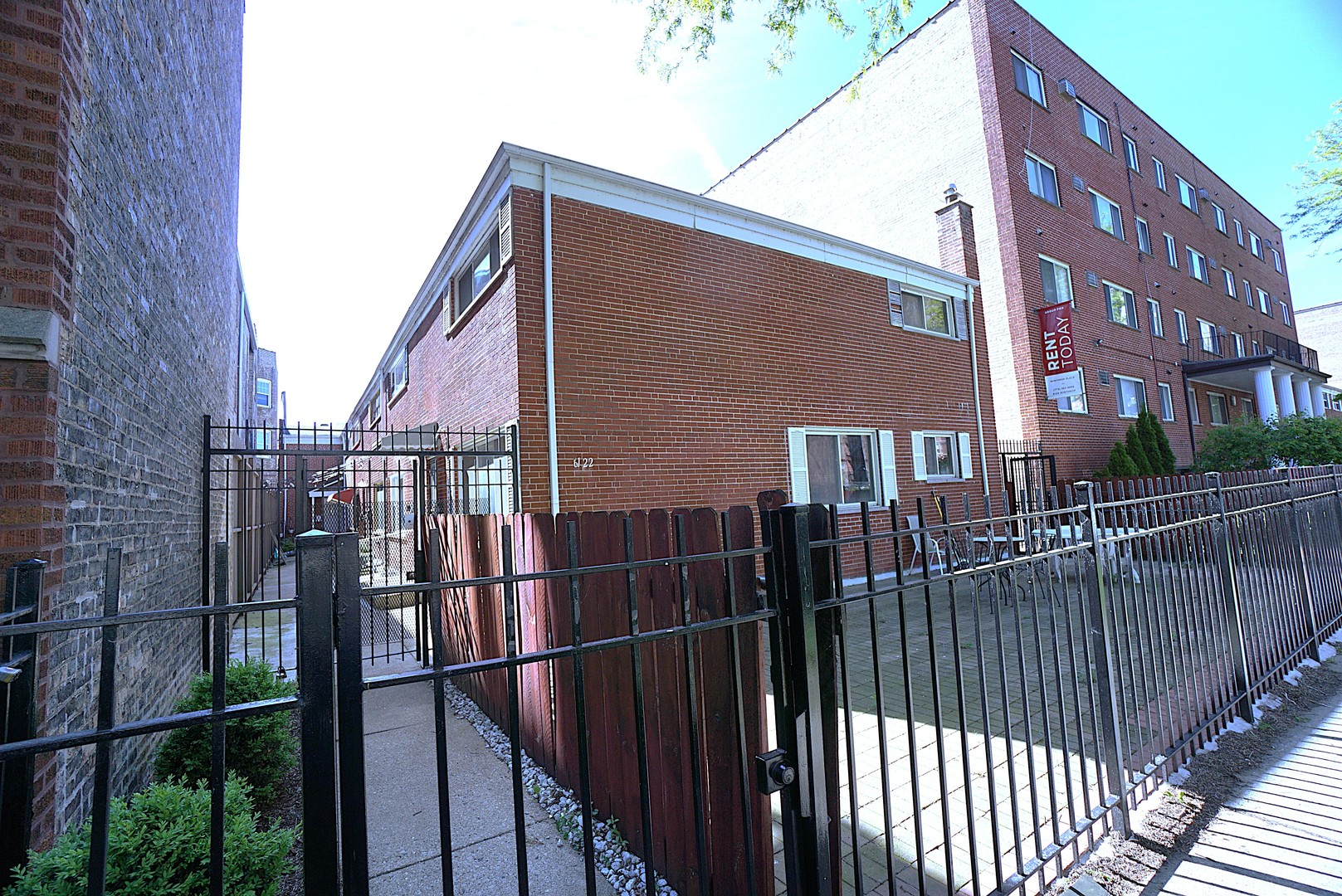 6122 North Winthrop Avenue Chicago IL 60660